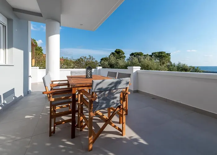 Rizes Seaside Homes Villa Vromonérion